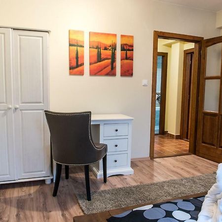 Spacious And Quiet Attic Flat In Centre 프라하 외부 사진