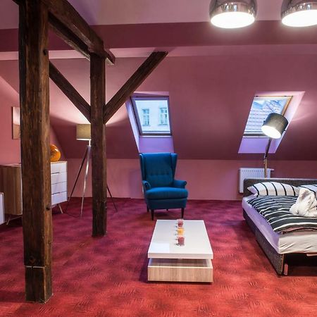 Spacious And Quiet Attic Flat In Centre 프라하 외부 사진