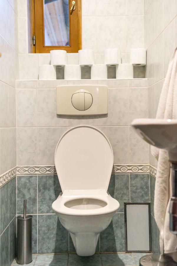 Spacious And Quiet Attic Flat In Centre 프라하 외부 사진