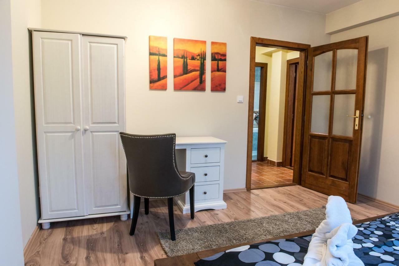 Spacious And Quiet Attic Flat In Centre 프라하 외부 사진