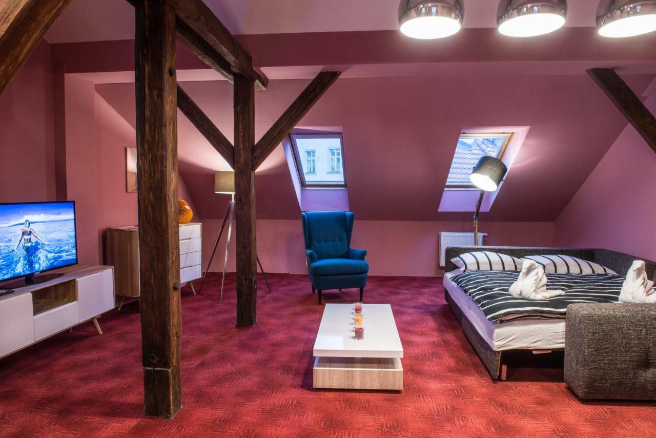 Spacious And Quiet Attic Flat In Centre 프라하 외부 사진