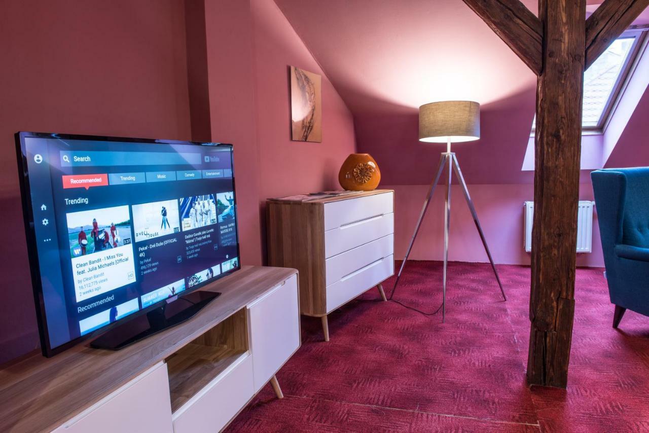 Spacious And Quiet Attic Flat In Centre 프라하 외부 사진