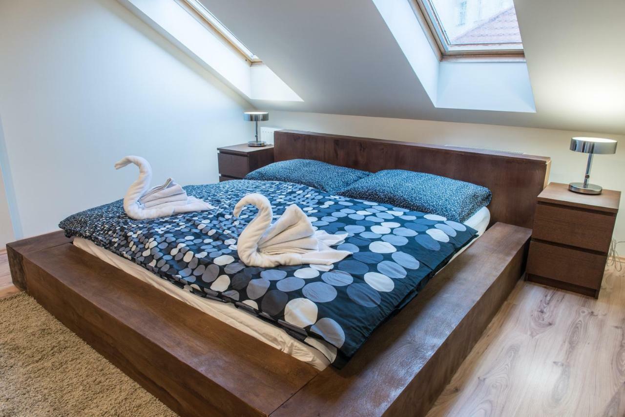 Spacious And Quiet Attic Flat In Centre 프라하 외부 사진