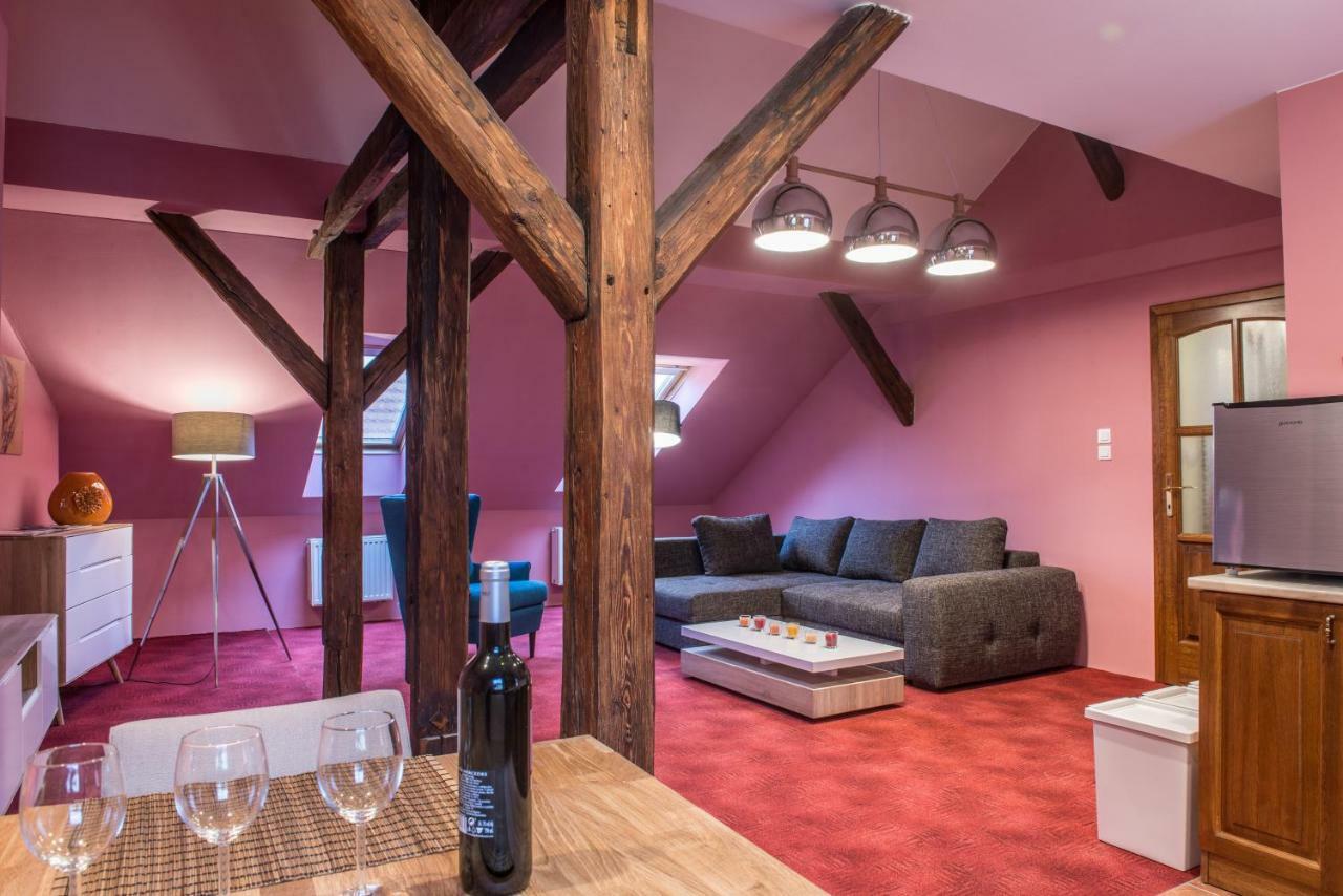 Spacious And Quiet Attic Flat In Centre 프라하 외부 사진